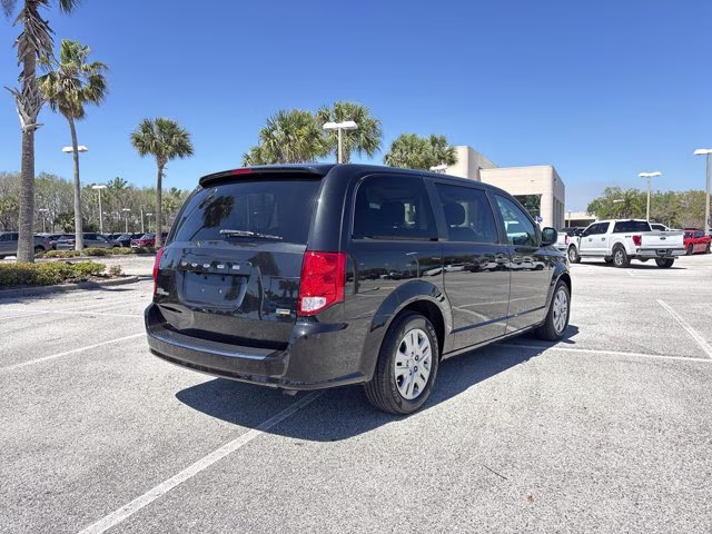 2019 Black Onyx Crystal Pearlcoat Dodge Grand Caravan SE FWD Van