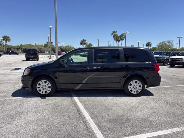2019 Black Onyx Crystal Pearlcoat Dodge Grand Caravan SE FWD Van