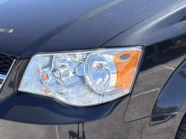 2019 Black Onyx Crystal Pearlcoat Dodge Grand Caravan SE FWD Van