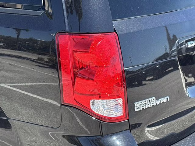 2019 Black Onyx Crystal Pearlcoat Dodge Grand Caravan SE FWD Van