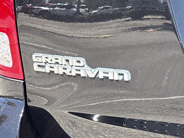 2019 Black Onyx Crystal Pearlcoat Dodge Grand Caravan SE FWD Van