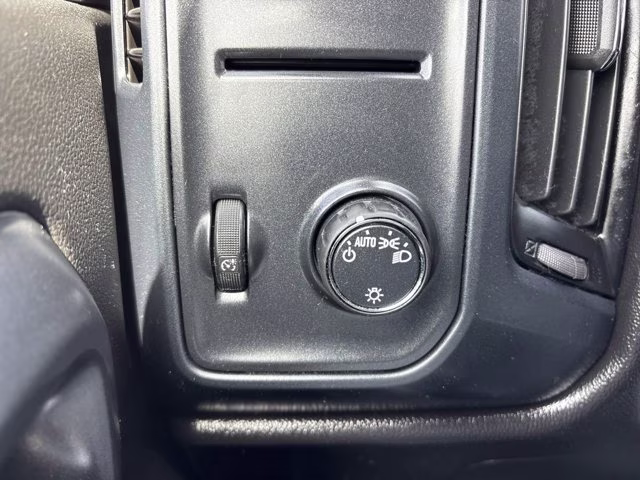 2018 Silver Ice Metallic Chevrolet Silverado 1500 WT RWD Truck