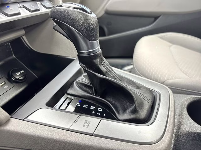 2020 Stellar Silver Hyundai Elantra SE FWD Sedan