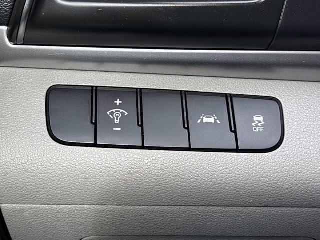 2020 Stellar Silver Hyundai Elantra SE FWD Sedan