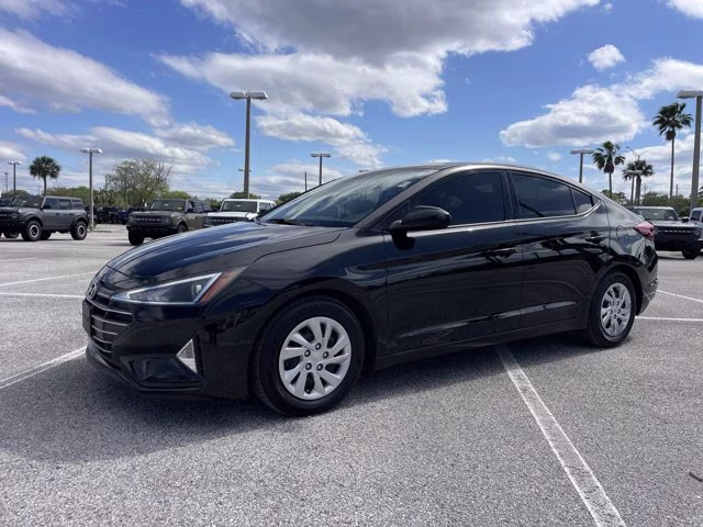 2020 Phantom Black Hyundai Elantra SE FWD Sedan