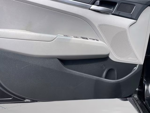 2020 Phantom Black Hyundai Elantra SE FWD Sedan