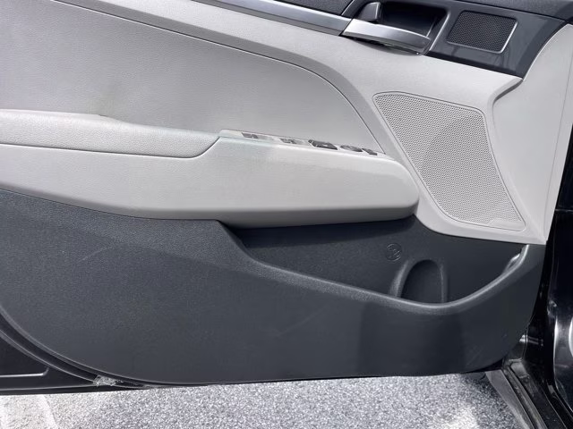 2020 Phantom Black Hyundai Elantra SE FWD Sedan