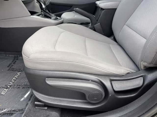 2020 Phantom Black Hyundai Elantra SE FWD Sedan