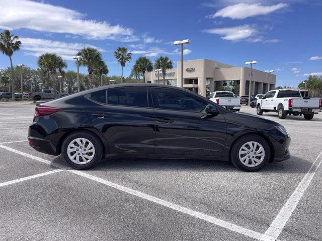 2020 Phantom Black Hyundai Elantra SE FWD Sedan