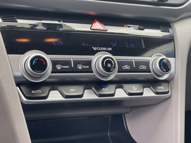 2020 Phantom Black Hyundai Elantra SE FWD Sedan