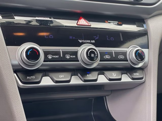 2020 Phantom Black Hyundai Elantra SE FWD Sedan