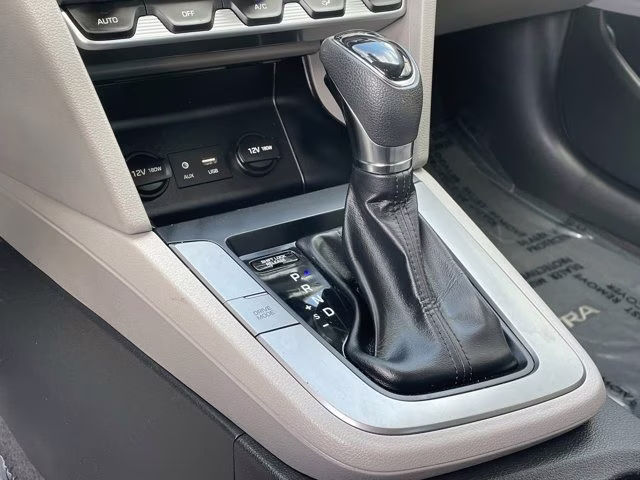 2020 Phantom Black Hyundai Elantra SE FWD Sedan