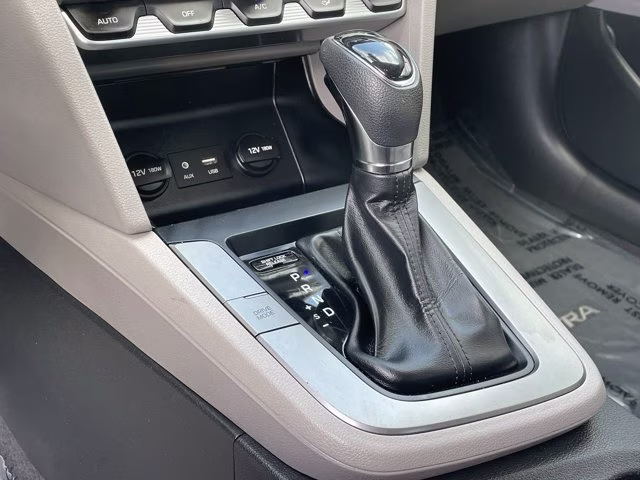 2020 Phantom Black Hyundai Elantra SE FWD Sedan