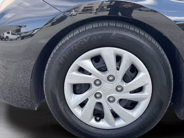 2020 Phantom Black Hyundai Elantra SE FWD Sedan