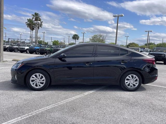 2020 Phantom Black Hyundai Elantra SE FWD Sedan