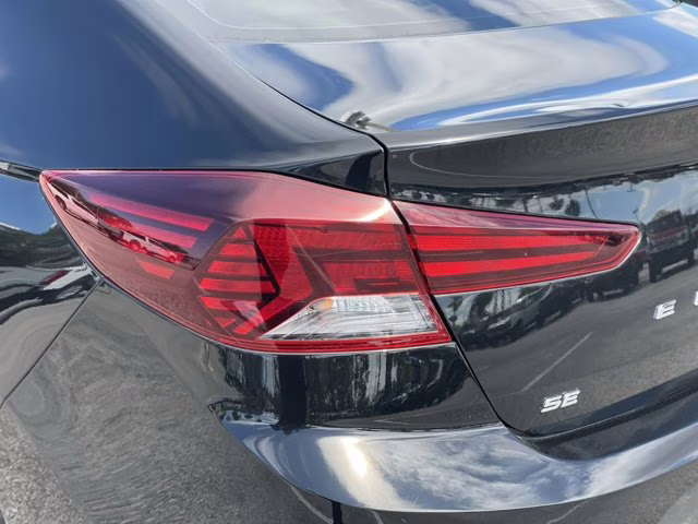 2020 Phantom Black Hyundai Elantra SE FWD Sedan