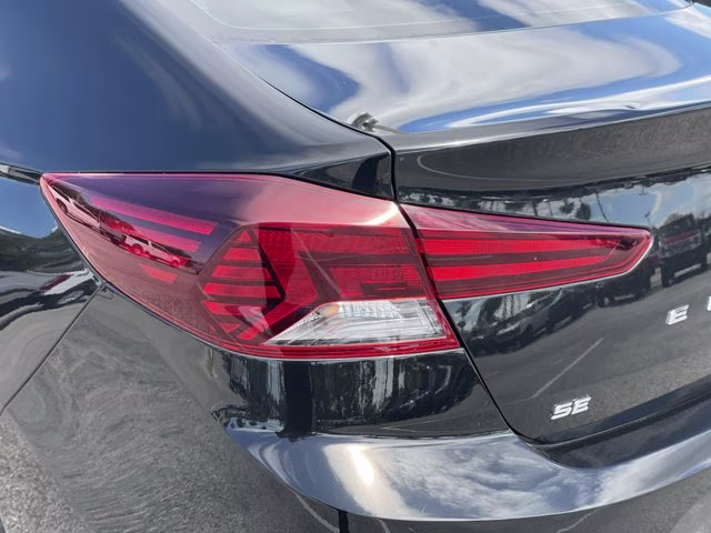 2020 Phantom Black Hyundai Elantra SE FWD Sedan