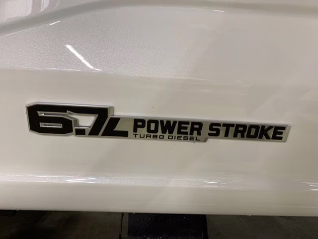 2026 Star White Metallic Tri-Coat Ford Super Duty F-250 SRW Lariat 4X4 Truck