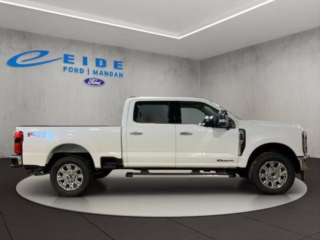 2026 Star White Metallic Tri-Coat Ford Super Duty F-250 SRW Lariat 4X4 Truck