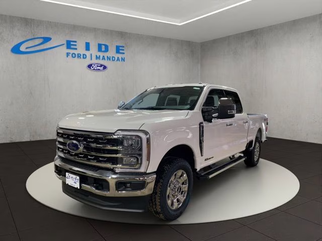 2026 Star White Metallic Tri-Coat Ford Super Duty F-250 SRW Lariat 4X4 Truck
