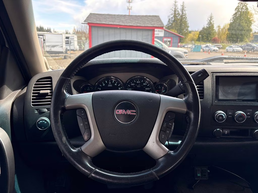 2014 White GMC Sierra 2500HD SLE 4X4 Truck