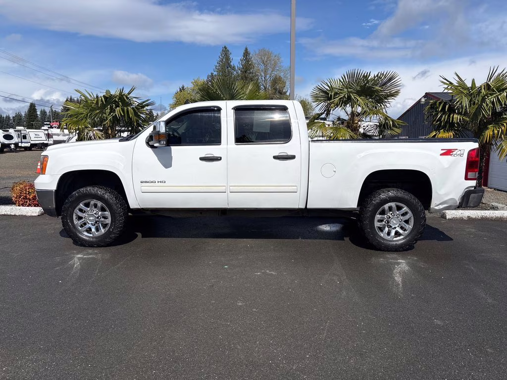 2014 White GMC Sierra 2500HD SLE 4X4 Truck