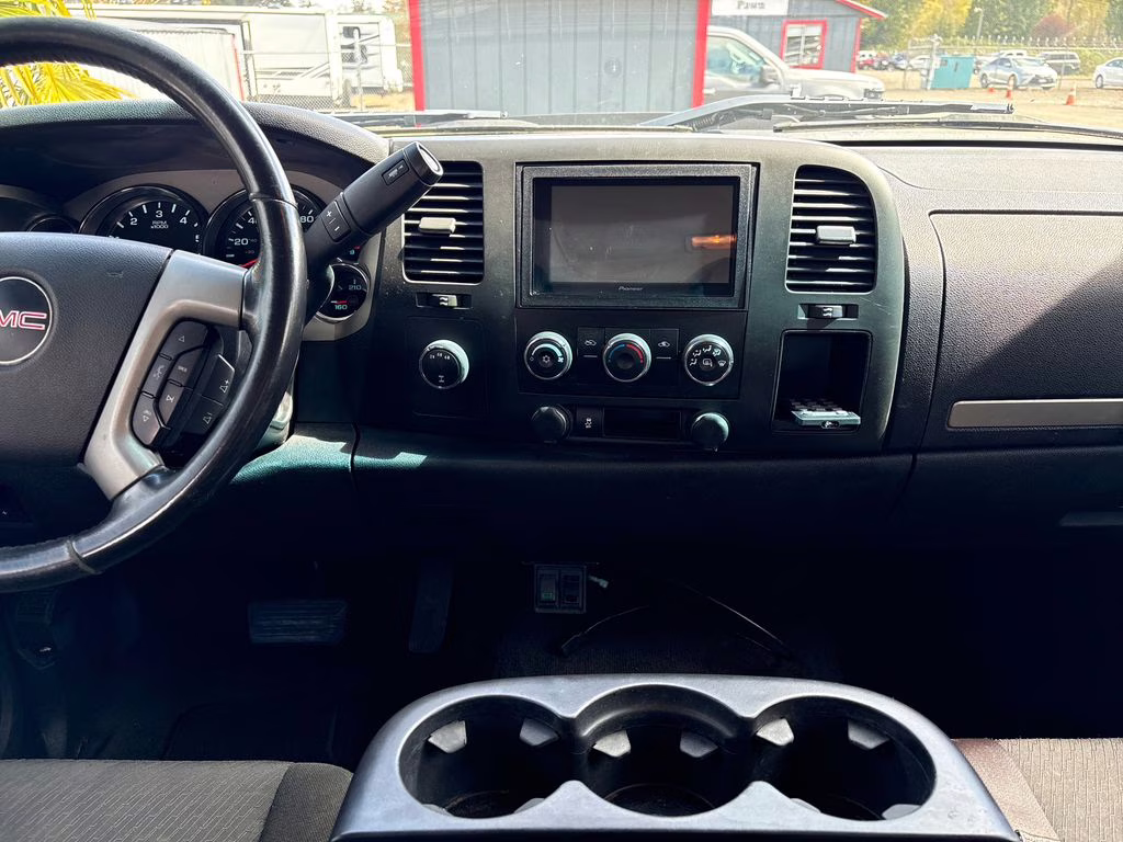 2014 White GMC Sierra 2500HD SLE 4X4 Truck