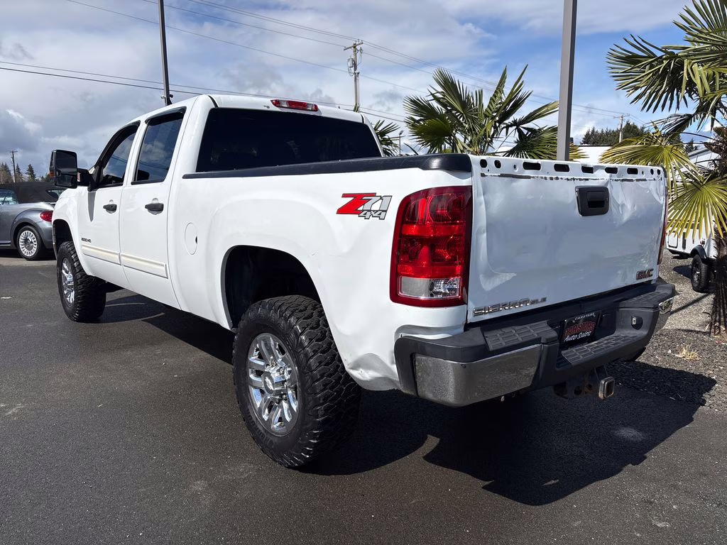 2014 White GMC Sierra 2500HD SLE 4X4 Truck