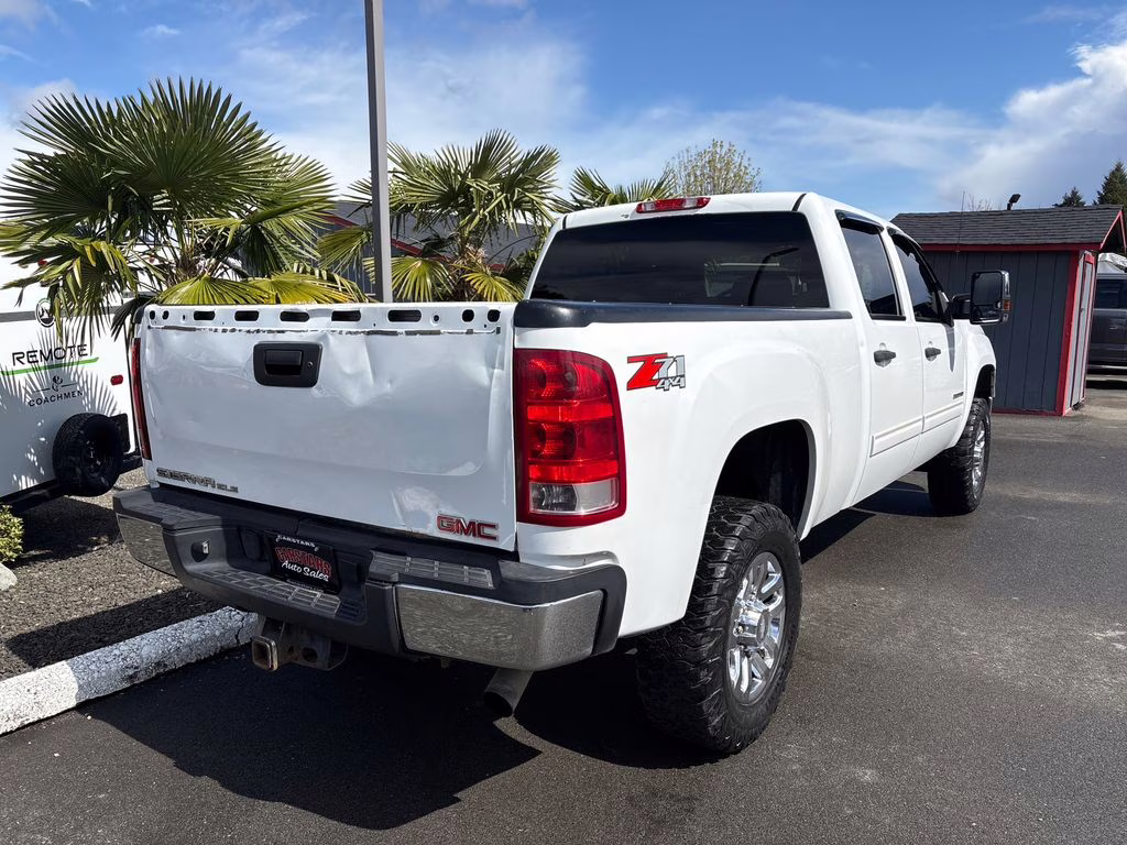 2014 White GMC Sierra 2500HD SLE 4X4 Truck