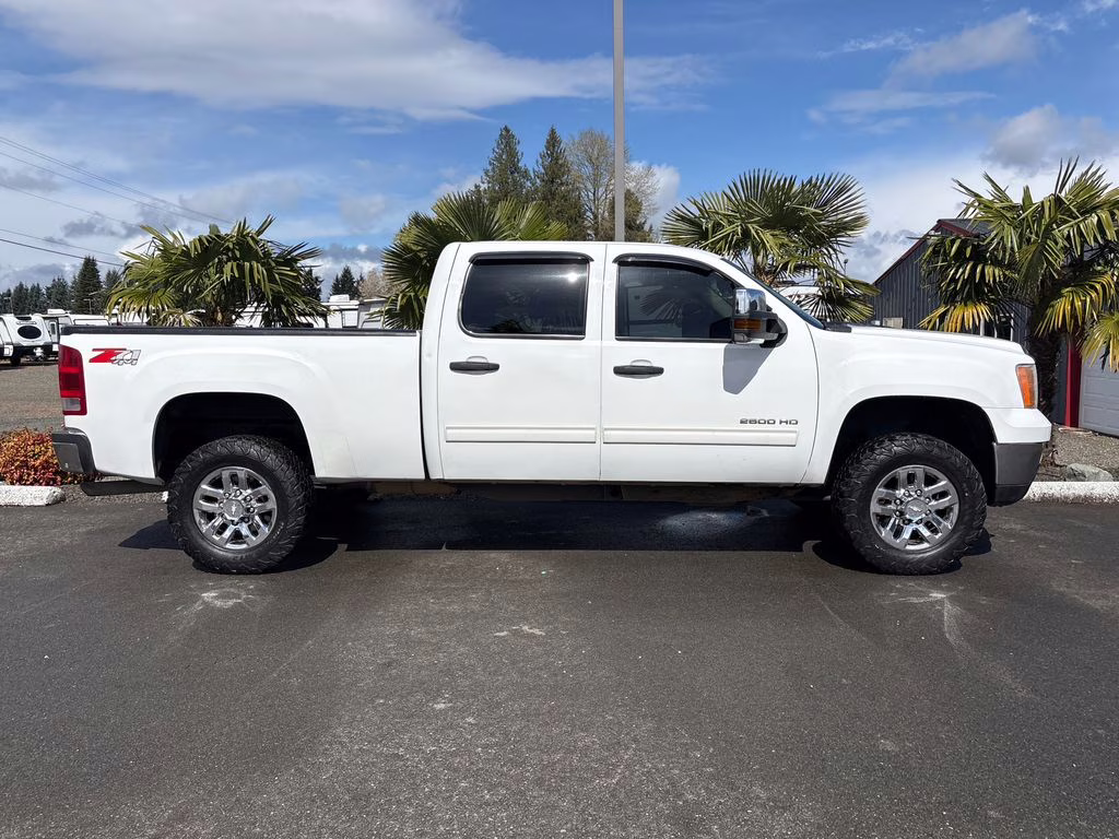 2014 White GMC Sierra 2500HD SLE 4X4 Truck