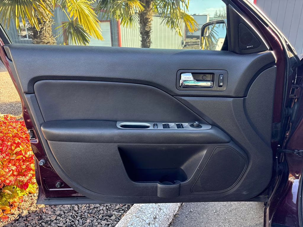 2011 Bordeaux Reserve Metallic Ford Fusion SEL FWD Sedan