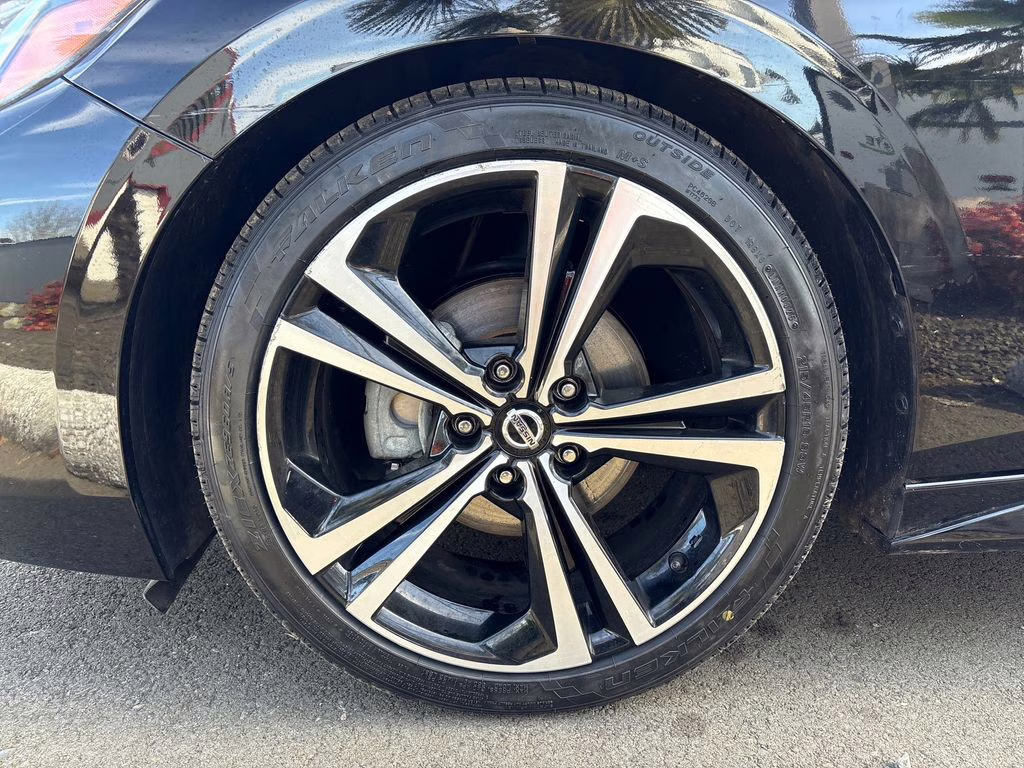 2020 Super Black Nissan Sentra SR FWD Sedan