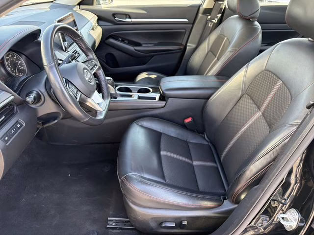 2024 Super Black Clearcoat Nissan Altima 2.5 SR FWD Sedan