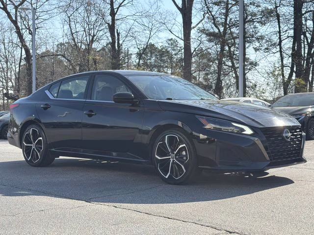 2024 Super Black Clearcoat Nissan Altima 2.5 SR FWD Sedan