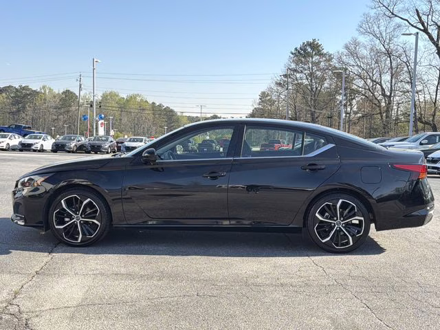 2024 Super Black Clearcoat Nissan Altima 2.5 SR FWD Sedan