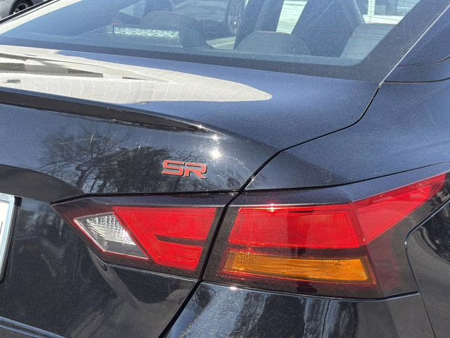 2024 Super Black Clearcoat Nissan Altima 2.5 SR FWD Sedan