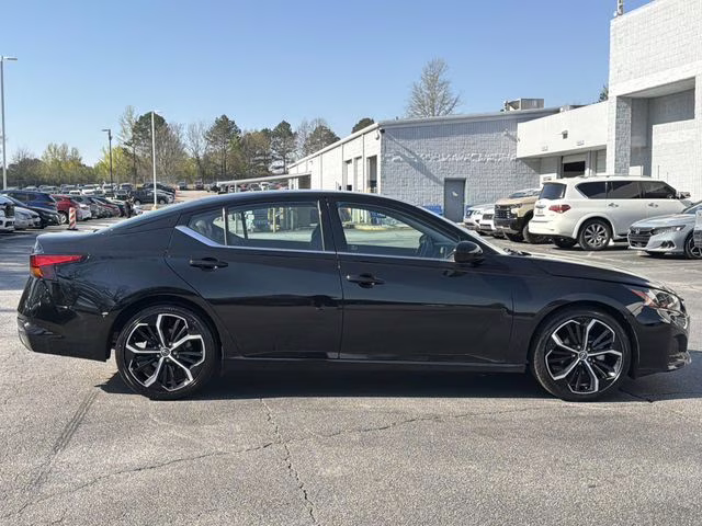 2024 Super Black Clearcoat Nissan Altima 2.5 SR FWD Sedan