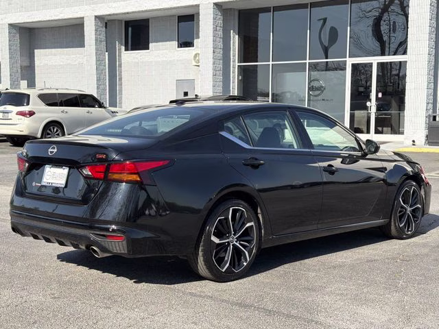 2024 Super Black Clearcoat Nissan Altima 2.5 SR FWD Sedan