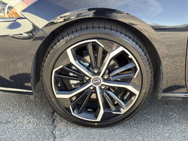 2024 Super Black Clearcoat Nissan Altima 2.5 SR FWD Sedan