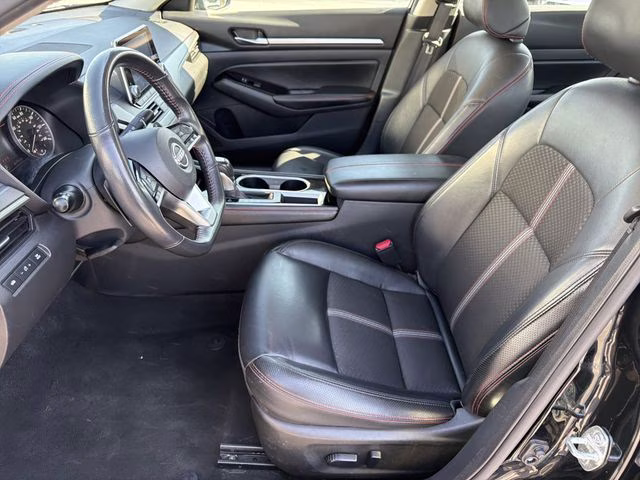 2024 Super Black Clearcoat Nissan Altima 2.5 SR FWD Sedan
