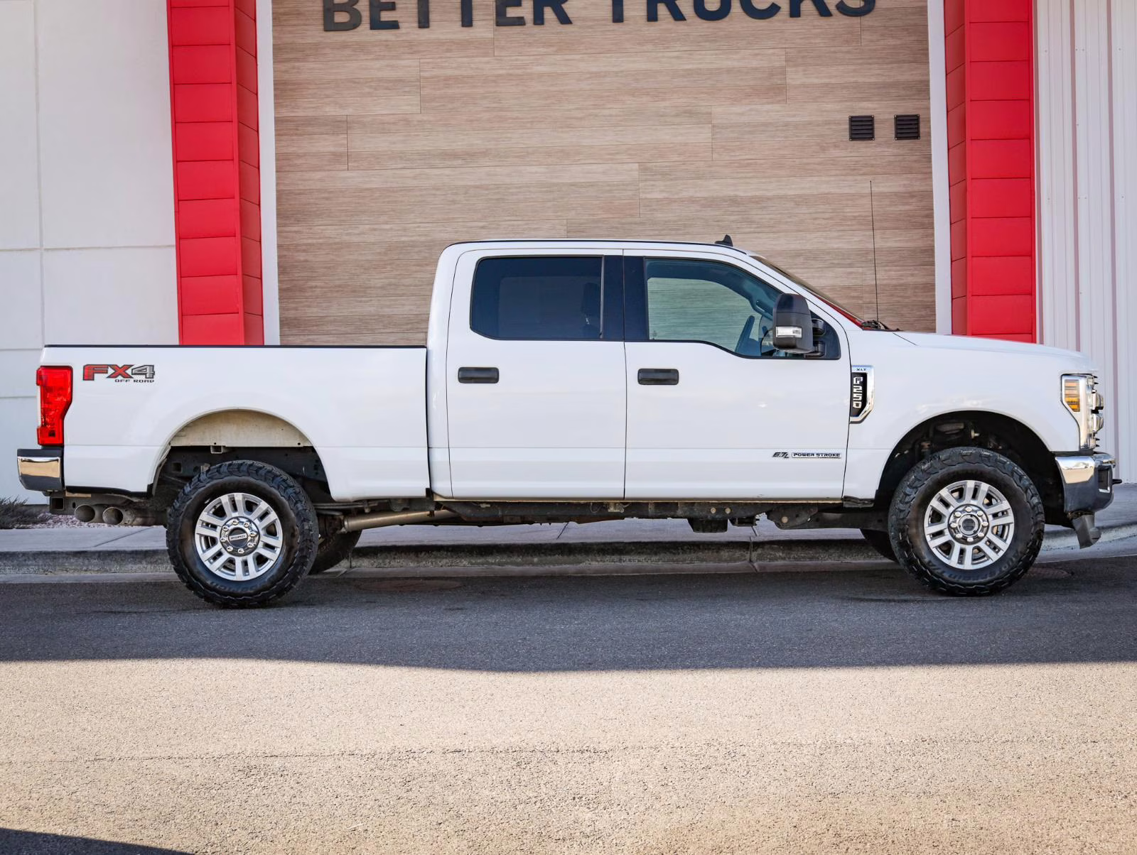 2019 Oxford White Ford Super Duty F-250 SRW XLT 4X4 Truck