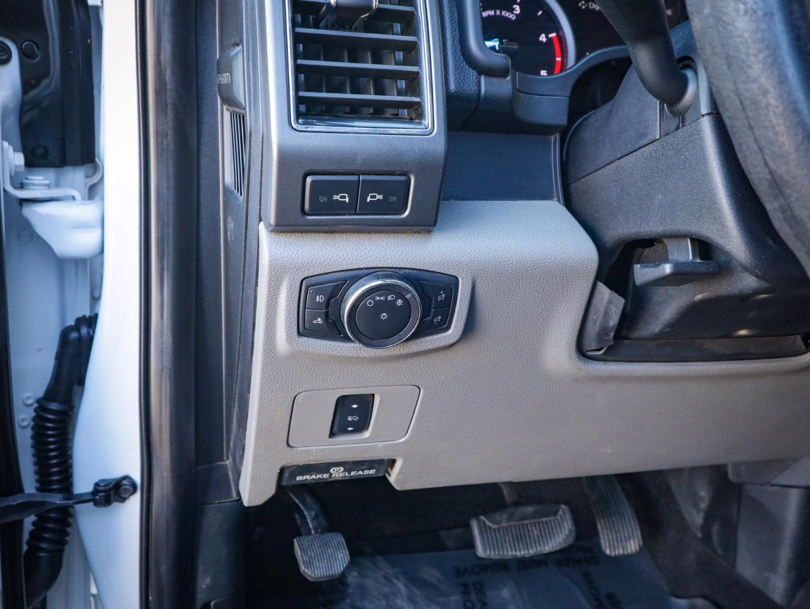 2019 Oxford White Ford Super Duty F-250 SRW XLT 4X4 Truck