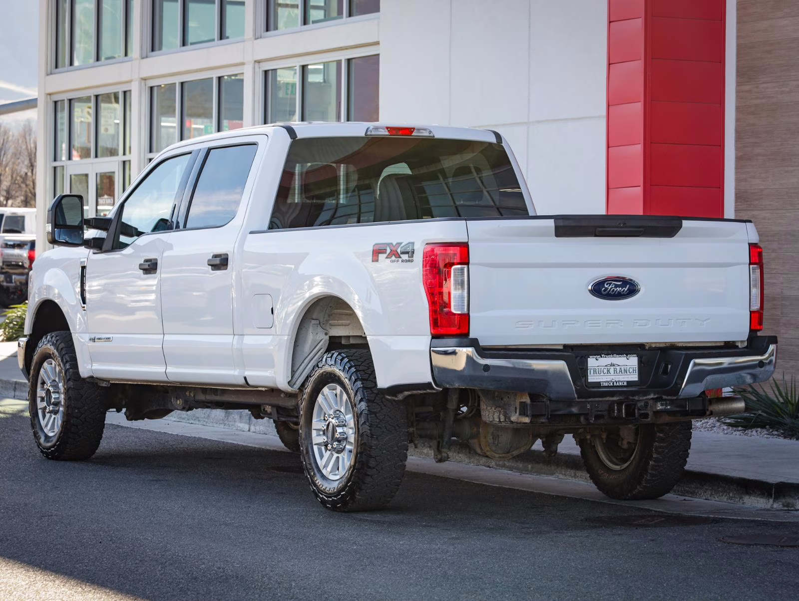 2019 Oxford White Ford Super Duty F-250 SRW XLT 4X4 Truck