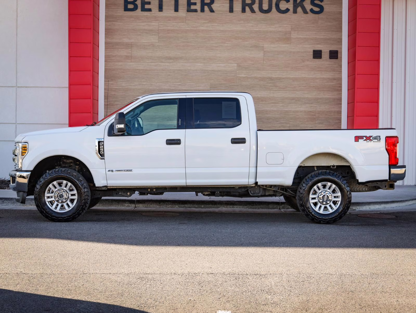 2019 Oxford White Ford Super Duty F-250 SRW XLT 4X4 Truck