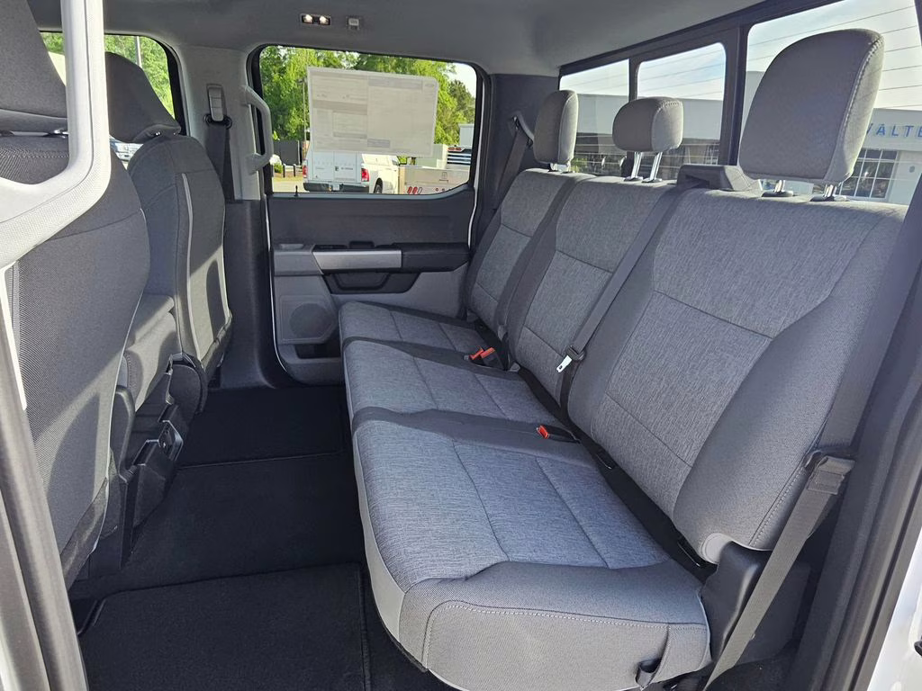 2026 Oxford White Ford Super Duty F-250 SRW XL 4X4 Truck