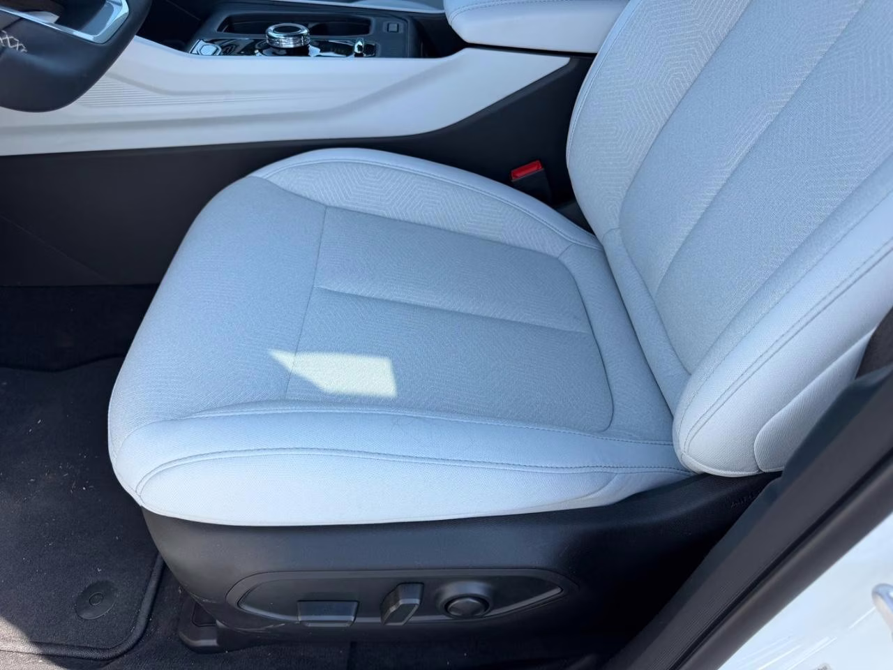 2026 Bright White Clearcoat Jeep Cherokee Laredo 4X4 SUV