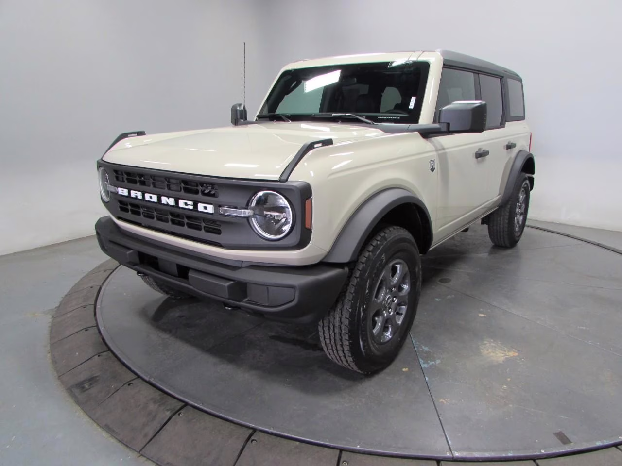 2026 Desert Sand Ford Bronco Big Bend 4X4 SUV