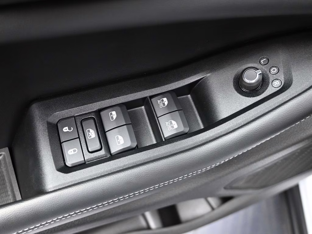 2025 Bright White Clearcoat Jeep Grand Cherokee L Altitude X 4X4 SUV