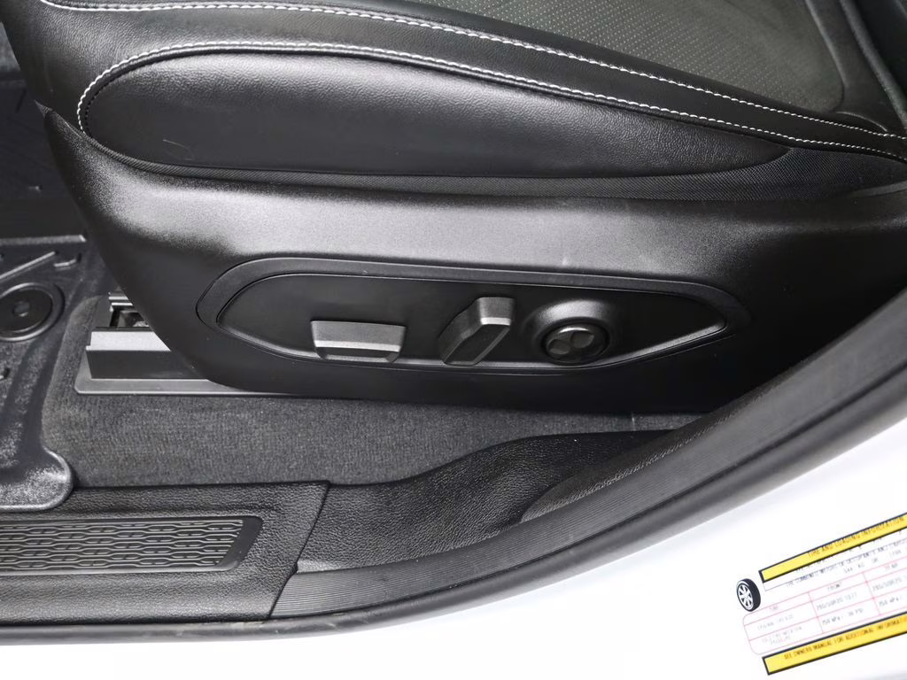 2025 Bright White Clearcoat Jeep Grand Cherokee L Altitude X 4X4 SUV