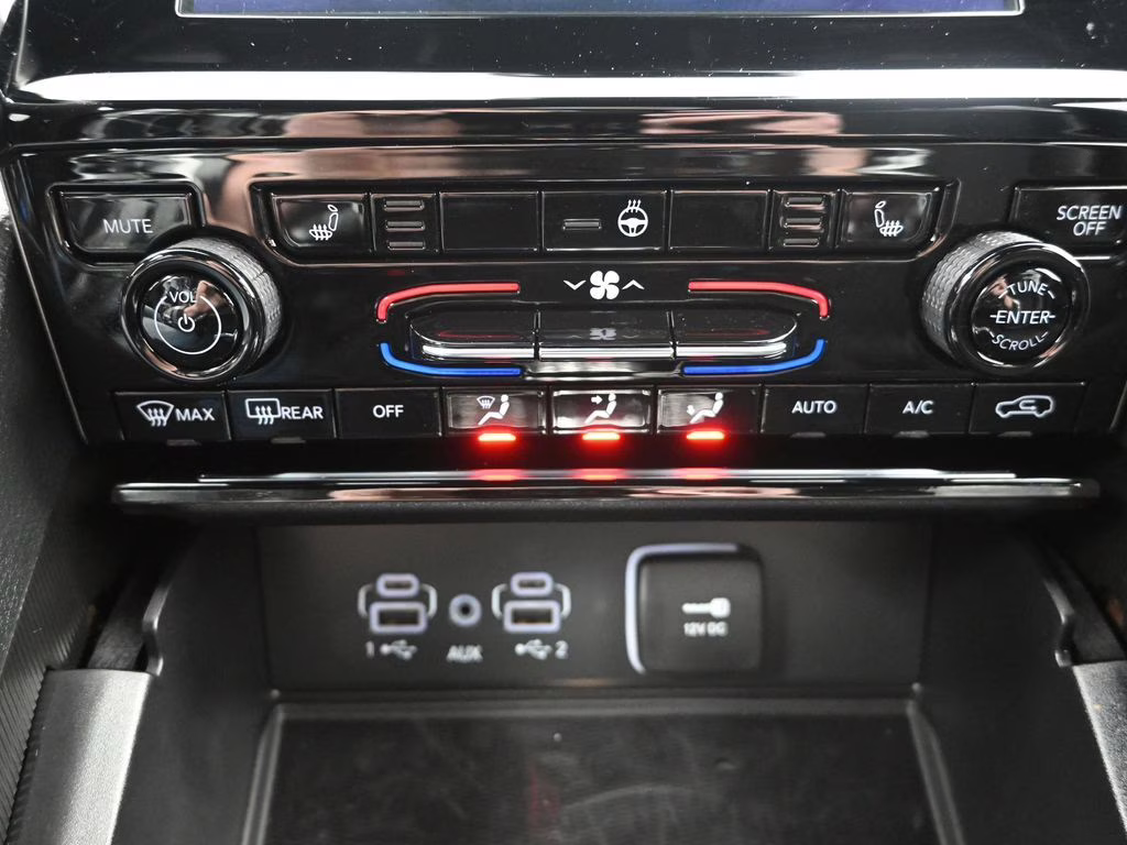 2025 Bright White Clearcoat Jeep Grand Cherokee L Altitude X 4X4 SUV